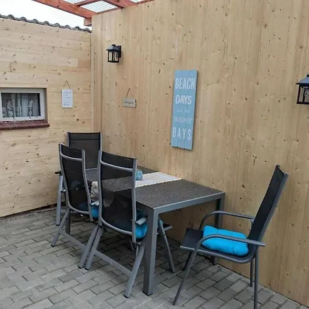 Huus Meta Modern Retreat